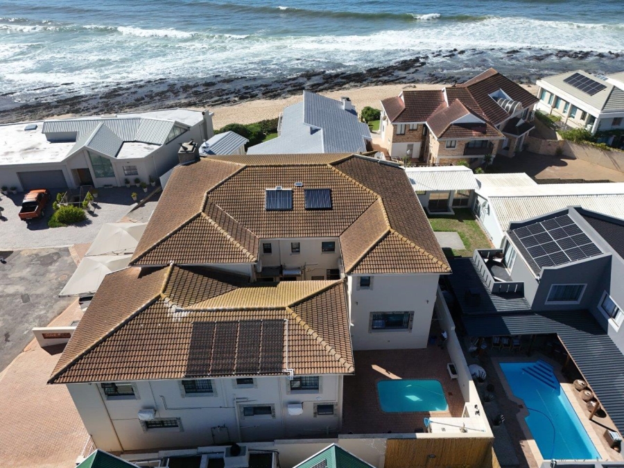 9 Bedroom Property for Sale in Wavecrest Eastern Cape